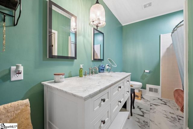 6 Oakland Avenue, Inman, SC 29349
