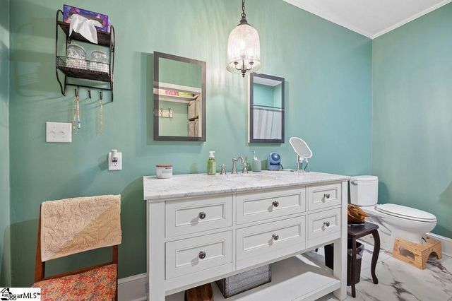 6 Oakland Avenue, Inman, SC 29349