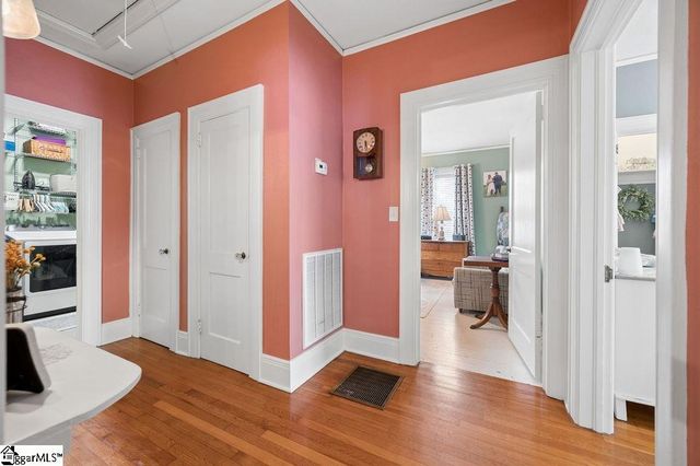 6 Oakland Avenue, Inman, SC 29349