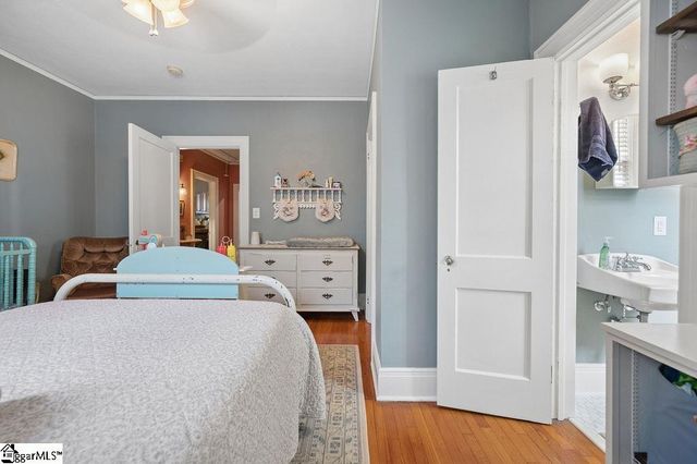 6 Oakland Avenue, Inman, SC 29349