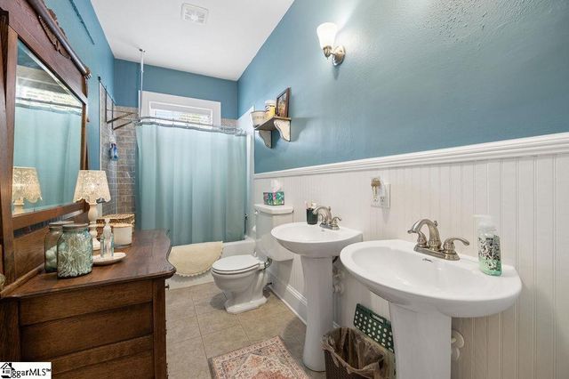 6 Oakland Avenue, Inman, SC 29349