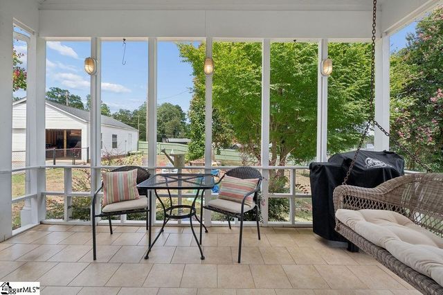 6 Oakland Avenue, Inman, SC 29349