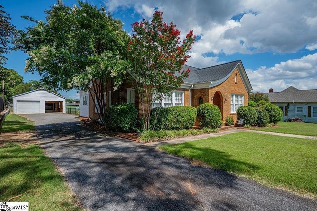6 Oakland Avenue, Inman, SC 29349
