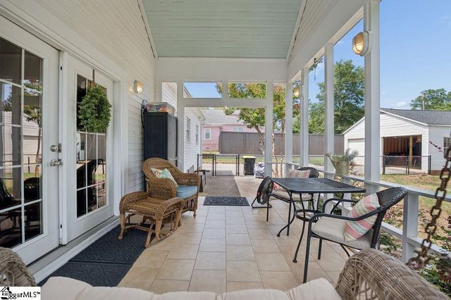 6 Oakland Avenue, Inman, SC 29349