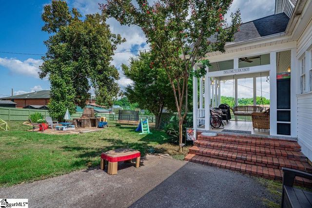6 Oakland Avenue, Inman, SC 29349