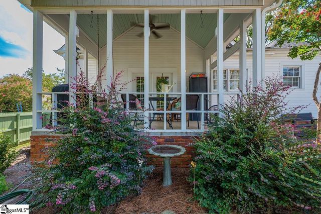 6 Oakland Avenue, Inman, SC 29349