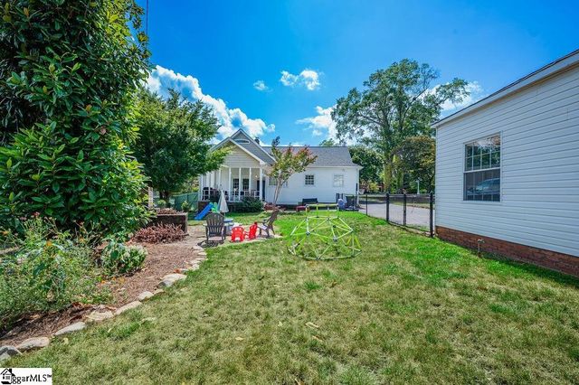 6 Oakland Avenue, Inman, SC 29349