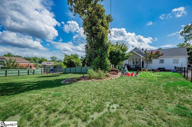 6 Oakland Avenue, Inman, SC 29349