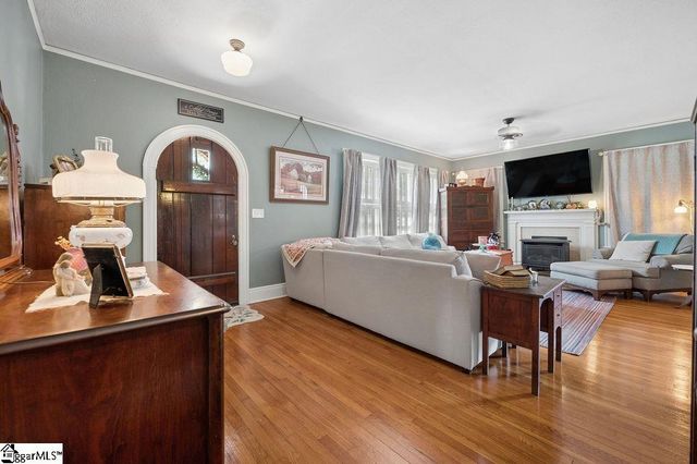6 Oakland Avenue, Inman, SC 29349
