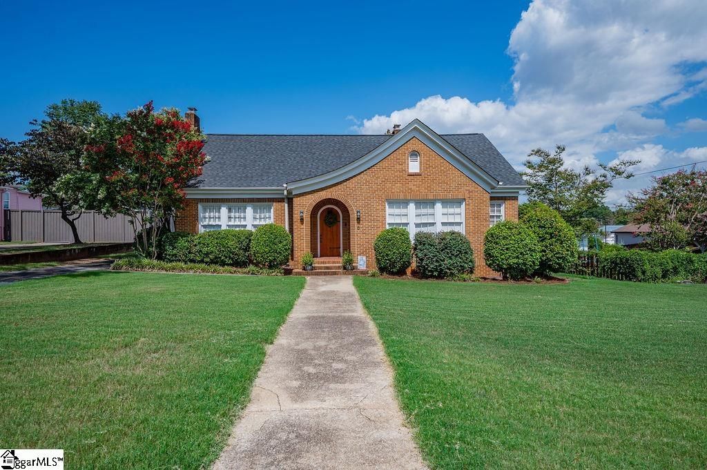 6 Oakland Avenue, Inman, SC 29349