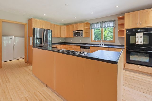 60 Precinct, Middleboro, MA 02346