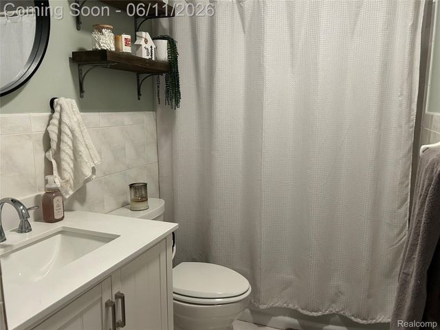 21820 Downing Street, St. Clair Shores, MI 48080