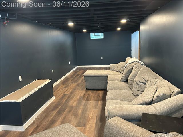 21820 Downing Street, St. Clair Shores, MI 48080