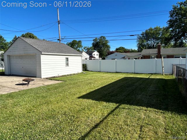 21820 Downing Street, St. Clair Shores, MI 48080