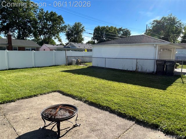 21820 Downing Street, St. Clair Shores, MI 48080