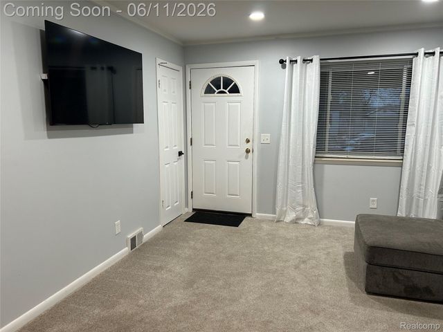 21820 Downing Street, St. Clair Shores, MI 48080