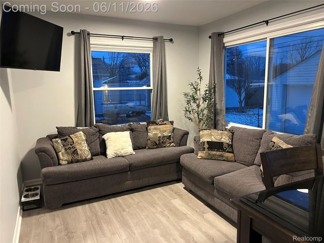 21820 Downing Street, St. Clair Shores, MI 48080