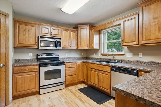 318 Crestview Drive, Center Point, IA 52213