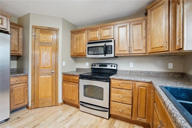 318 Crestview Drive, Center Point, IA 52213