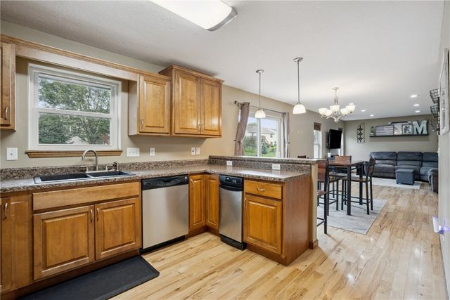 318 Crestview Drive, Center Point, IA 52213