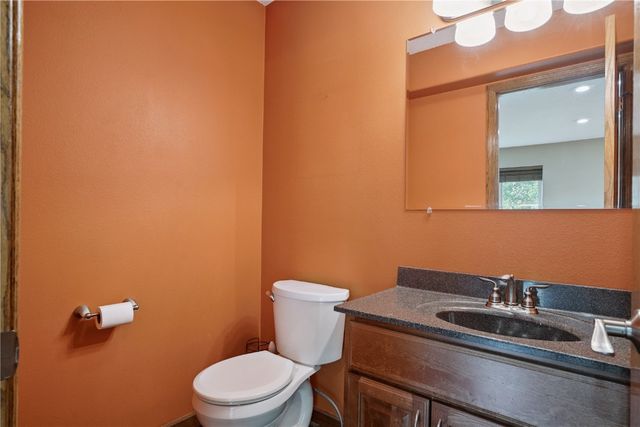 318 Crestview Drive, Center Point, IA 52213