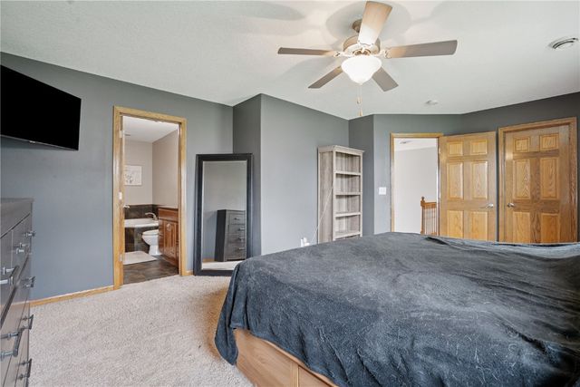 318 Crestview Drive, Center Point, IA 52213