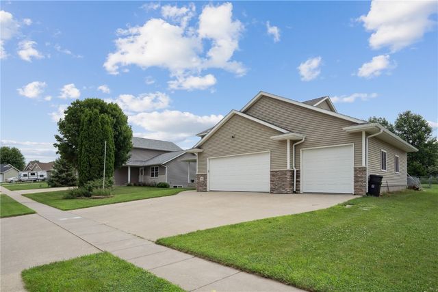 318 Crestview Drive, Center Point, IA 52213
