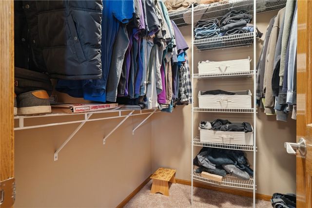 318 Crestview Drive, Center Point, IA 52213