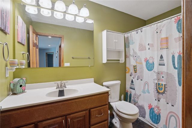 318 Crestview Drive, Center Point, IA 52213