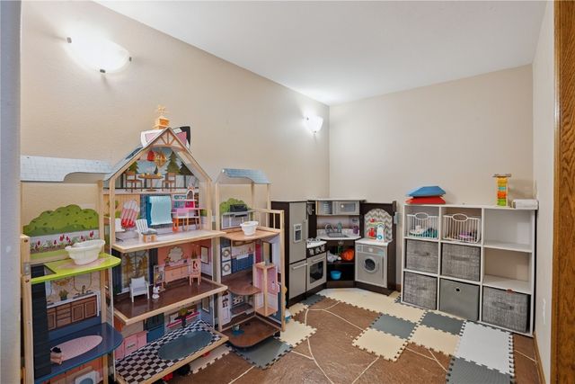 318 Crestview Drive, Center Point, IA 52213