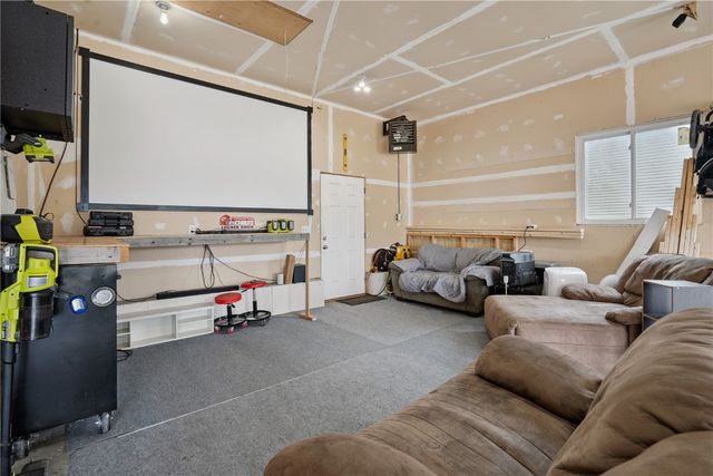 318 Crestview Drive, Center Point, IA 52213