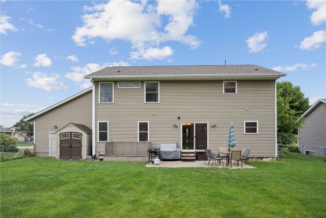 318 Crestview Drive, Center Point, IA 52213