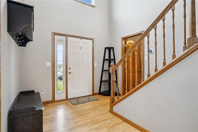 318 Crestview Drive, Center Point, IA 52213