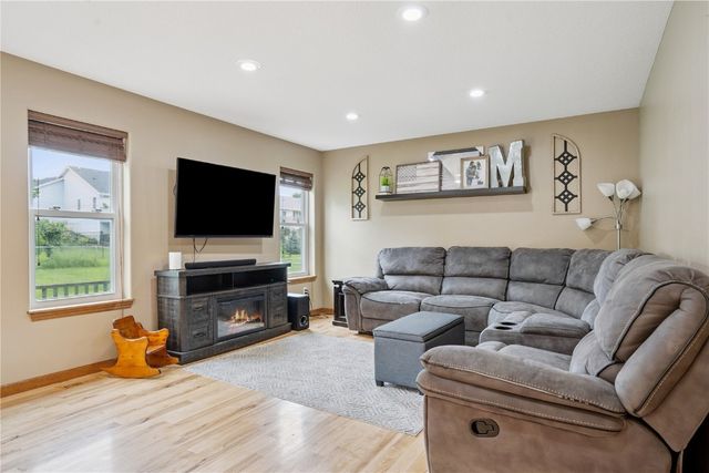 318 Crestview Drive, Center Point, IA 52213