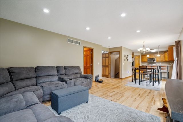 318 Crestview Drive, Center Point, IA 52213