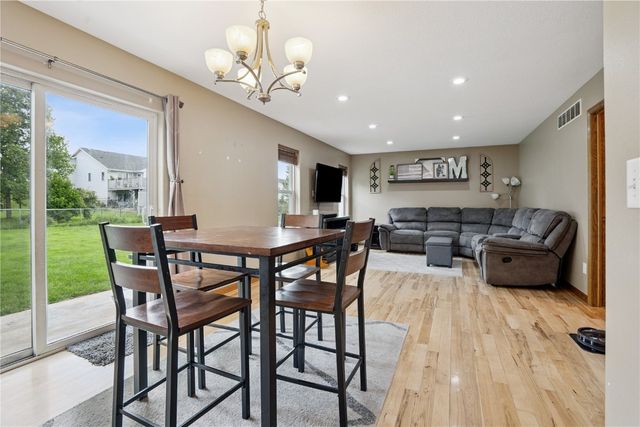 318 Crestview Drive, Center Point, IA 52213