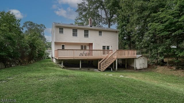 18 Maple Rd, Ringwood Boro, NJ 07456