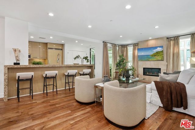 447 N Doheny Drive 102, Beverly Hills, CA 90210