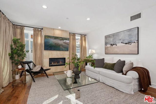 447 N Doheny Drive 102, Beverly Hills, CA 90210
