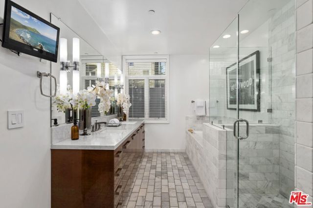 447 N Doheny Drive 102, Beverly Hills, CA 90210