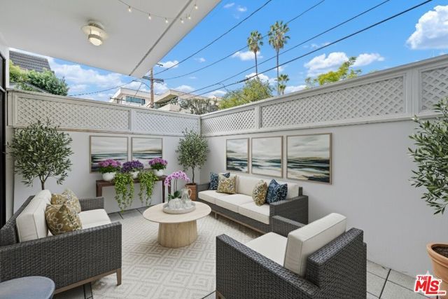 447 N Doheny Drive 102, Beverly Hills, CA 90210