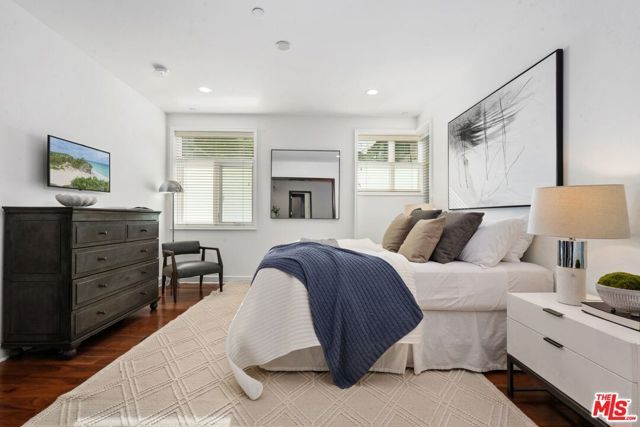 447 N Doheny Drive 102, Beverly Hills, CA 90210