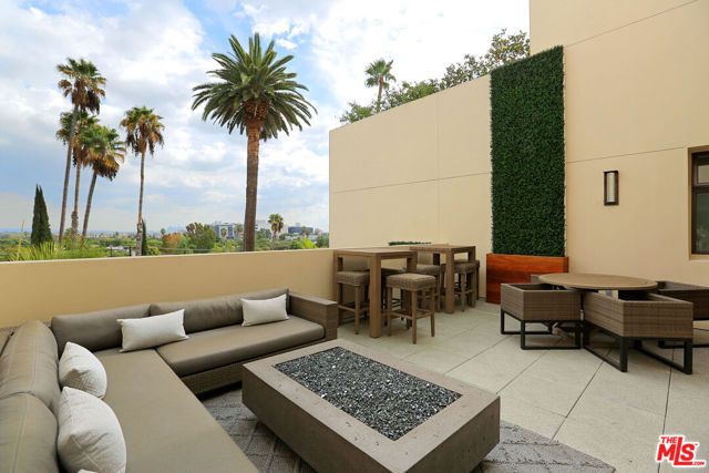 447 N Doheny Drive 102, Beverly Hills, CA 90210