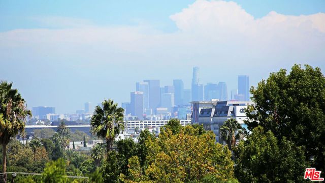 447 N Doheny Drive 102, Beverly Hills, CA 90210