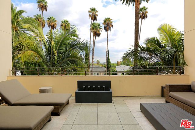 447 N Doheny Drive 102, Beverly Hills, CA 90210