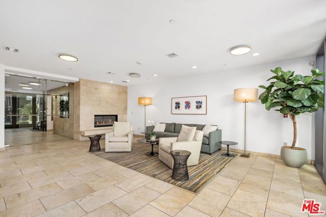 447 N Doheny Drive 102, Beverly Hills, CA 90210