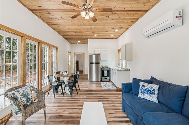 1013 Elbert Street, Darien, GA 31305