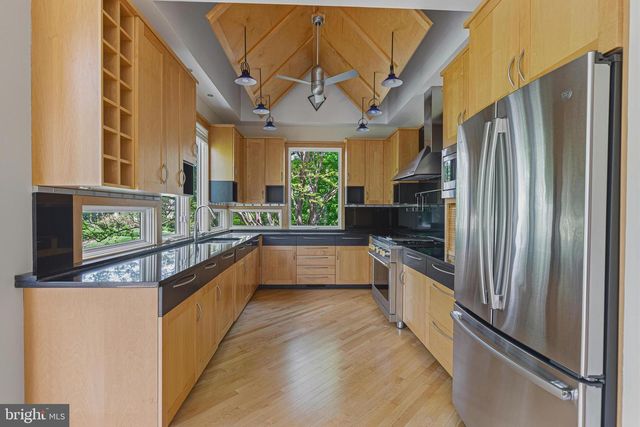 3190 N WOODROW ST, Arlington, VA 22207