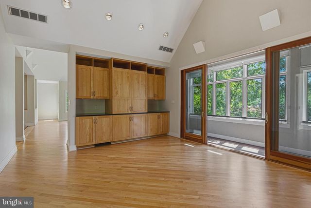 3190 N WOODROW ST, Arlington, VA 22207