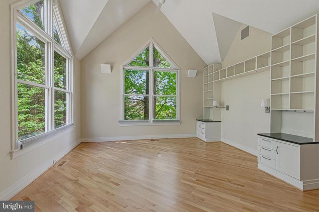 3190 N WOODROW ST, Arlington, VA 22207